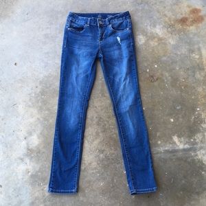 Juniors’ SO Distressed Skinny Jeans